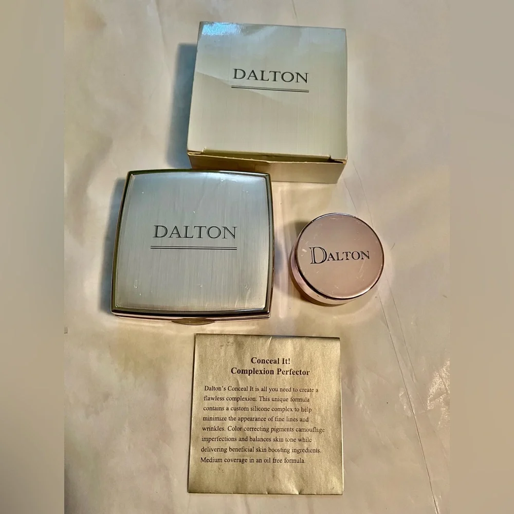 Luxury Fair Cream Compact and Lip Balm Lisa Lou Set Dalton